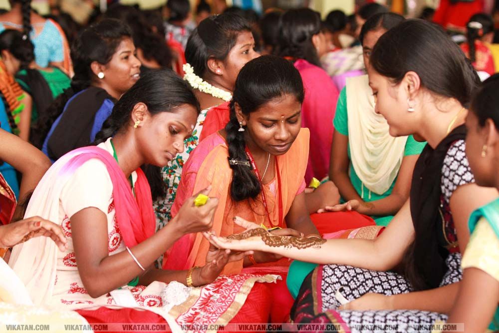 கல்லூரியில் மெஹந்தி கொண்டாட்டம் படங்கள்: படங்கள் - தே.தீக்ஷித் கல்லூரியில் மெஹந்தி கொண்டாட்டம் படங்கள்: படங்கள் - தே.தீக்ஷித்