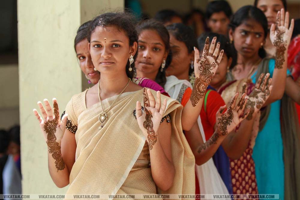 கல்லூரியில் மெஹந்தி கொண்டாட்டம் படங்கள்: படங்கள் - தே.தீக்ஷித் கல்லூரியில் மெஹந்தி கொண்டாட்டம் படங்கள்: படங்கள் - தே.தீக்ஷித்