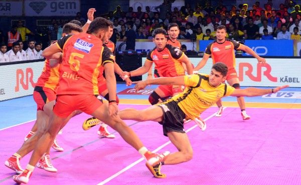 வைரலாகும் ராகுல் செளத்ரியின் லயன் ஜம்ப்... புரோ கபடி லீக் ஆல்பம்! வைரலாகும் ராகுல் செளத்ரியின் லயன் ஜம்ப்... புரோ கபடி லீக் ஆல்பம்!