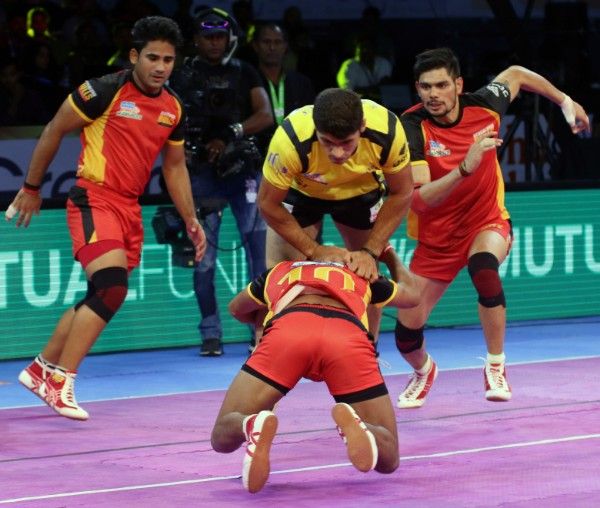 வைரலாகும் ராகுல் செளத்ரியின் லயன் ஜம்ப்... புரோ கபடி லீக் ஆல்பம்! வைரலாகும் ராகுல் செளத்ரியின் லயன் ஜம்ப்... புரோ கபடி லீக் ஆல்பம்!