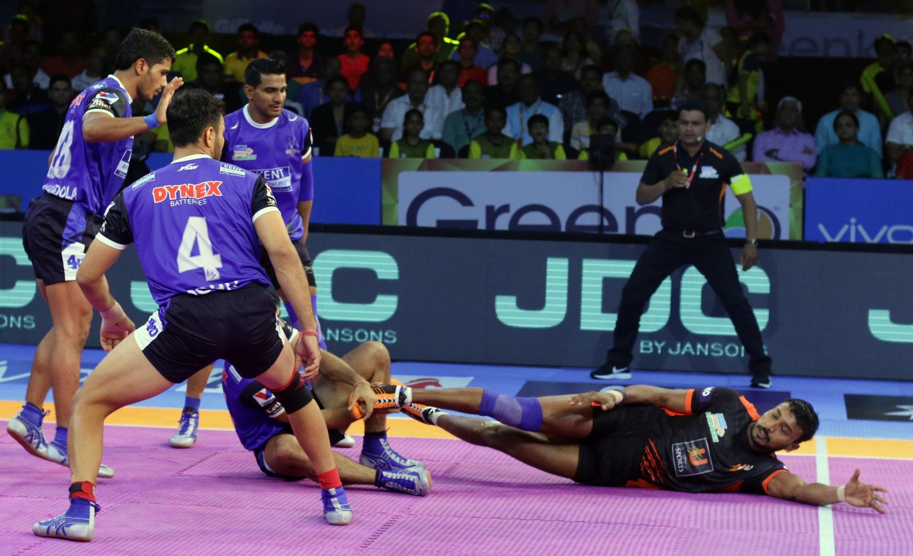 வைரலாகும் ராகுல் செளத்ரியின் லயன் ஜம்ப்... புரோ கபடி லீக் ஆல்பம்! வைரலாகும் ராகுல் செளத்ரியின் லயன் ஜம்ப்... புரோ கபடி லீக் ஆல்பம்!