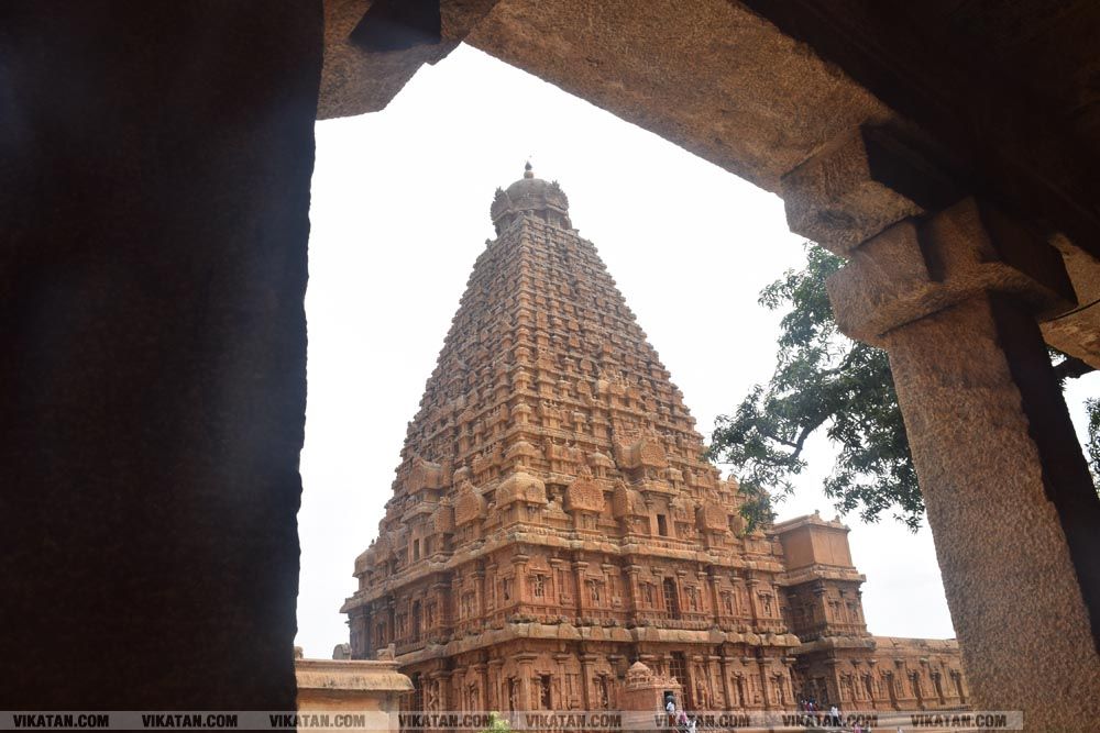 கறைபடியும் கோபுரம்... சிதையும் சிலைகள்... சேதமடையும் கல்வெட்டுகள்... பொலிவிழக்கும் தஞ்சை பெரியகோவில்..! படங்கள்: கே. குணசீலன் கறைபடியும் கோபுரம்... சிதையும் சிலைகள்... சேதமடையும் கல்வெட்டுகள்... பொலிவிழக்கும் தஞ்சை பெரியகோவில்..! படங்கள்: கே. குணசீலன்