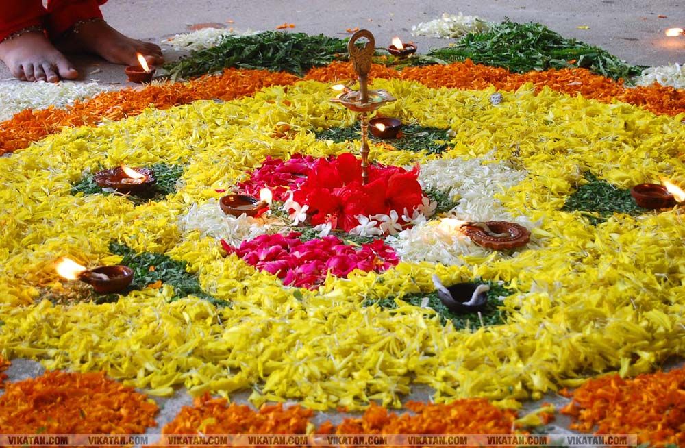 கன்னியாகுமரி மாவட்டம் நாகர்கோவில் குமரி மெட்ரிக் மேல்நிலைப்பள்ளியில் அத்தப்பூ கோலமிட்டு ஓணம் பண்டிகை கொண்டாட்டம்... படங்கள் - ரா.ராம்குமார் கன்னியாகுமரி மாவட்டம் நாகர்கோவில் குமரி மெட்ரிக் மேல்நிலைப்பள்ளியில் அத்தப்பூ கோலமிட்டு ஓணம் பண்டிகை கொண்டாட்டம்... படங்கள் - ரா.ராம்குமார்