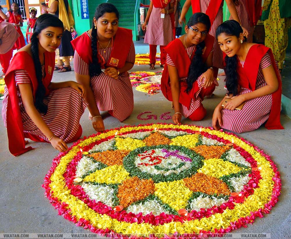 கன்னியாகுமரி மாவட்டம் நாகர்கோவில் குமரி மெட்ரிக் மேல்நிலைப்பள்ளியில் அத்தப்பூ கோலமிட்டு ஓணம் பண்டிகை கொண்டாட்டம்... படங்கள் - ரா.ராம்குமார் கன்னியாகுமரி மாவட்டம் நாகர்கோவில் குமரி மெட்ரிக் மேல்நிலைப்பள்ளியில் அத்தப்பூ கோலமிட்டு ஓணம் பண்டிகை கொண்டாட்டம்... படங்கள் - ரா.ராம்குமார்