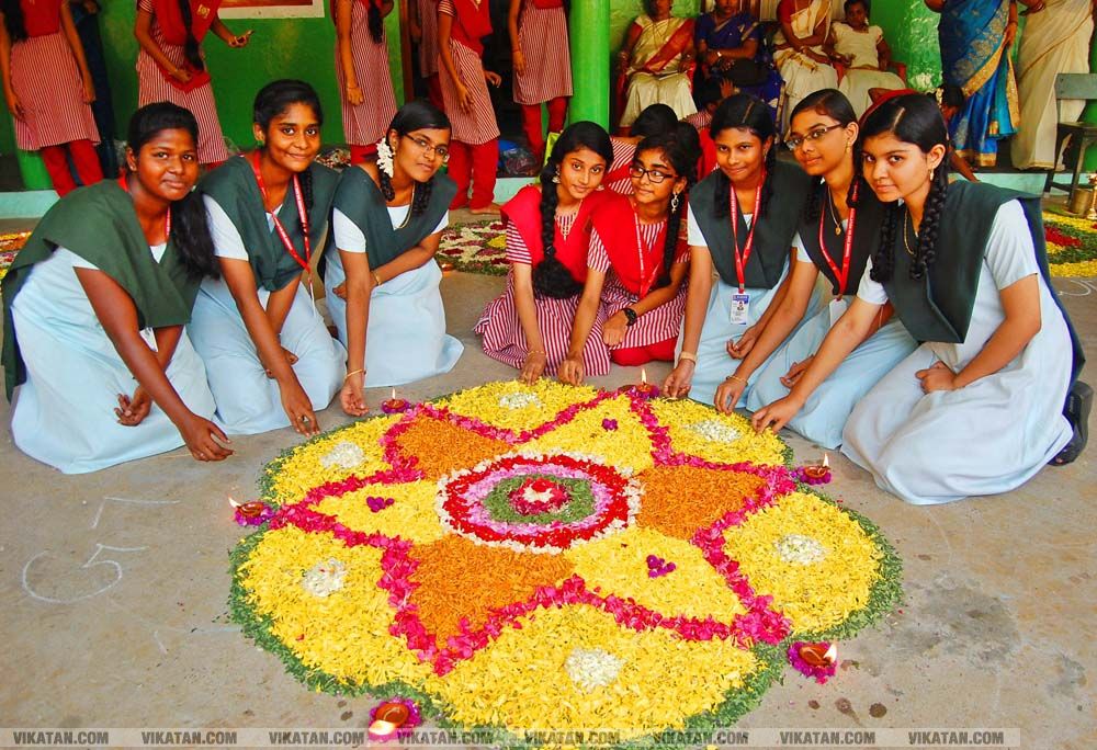 கன்னியாகுமரி மாவட்டம் நாகர்கோவில் குமரி மெட்ரிக் மேல்நிலைப்பள்ளியில் அத்தப்பூ கோலமிட்டு ஓணம் பண்டிகை கொண்டாட்டம்... படங்கள் - ரா.ராம்குமார் கன்னியாகுமரி மாவட்டம் நாகர்கோவில் குமரி மெட்ரிக் மேல்நிலைப்பள்ளியில் அத்தப்பூ கோலமிட்டு ஓணம் பண்டிகை கொண்டாட்டம்... படங்கள் - ரா.ராம்குமார்