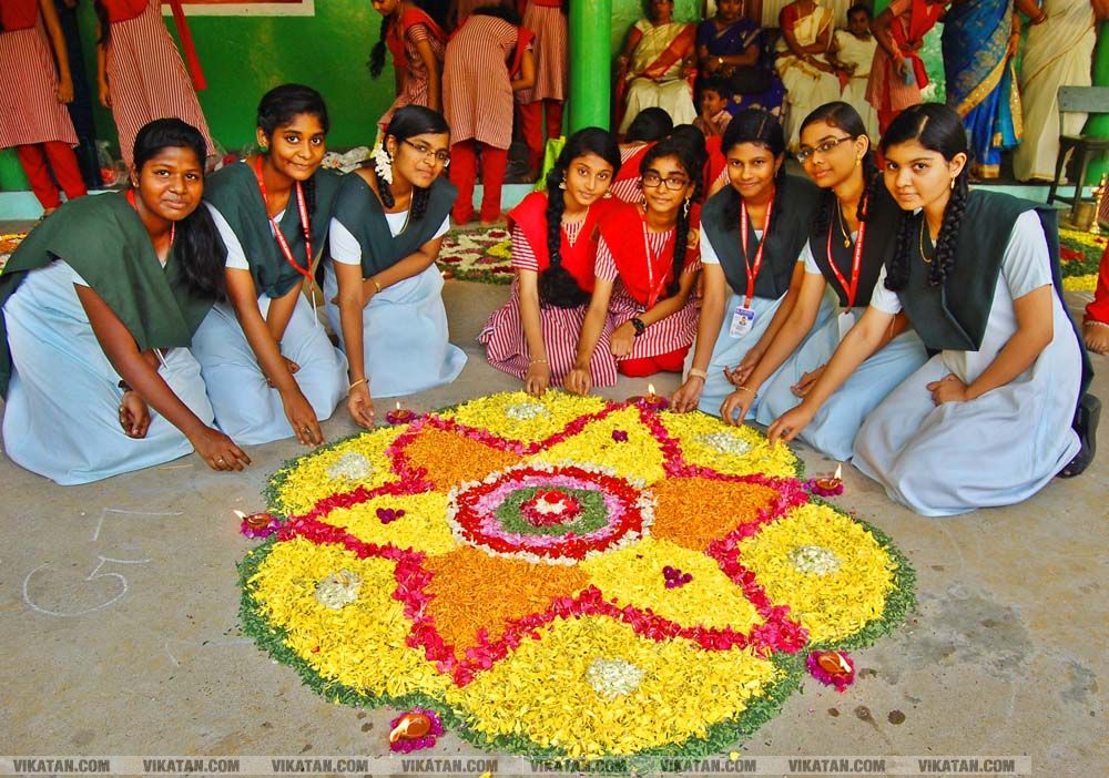 கன்னியாகுமரி மாவட்டம் நாகர்கோவில் குமரி மெட்ரிக் மேல்நிலைப்பள்ளியில் அத்தப்பூ கோலமிட்டு ஓணம் பண்டிகை கொண்டாட்டம்... படங்கள் - ரா.ராம்குமார் கன்னியாகுமரி மாவட்டம் நாகர்கோவில் குமரி மெட்ரிக் மேல்நிலைப்பள்ளியில் அத்தப்பூ கோலமிட்டு ஓணம் பண்டிகை கொண்டாட்டம்... படங்கள் - ரா.ராம்குமார்