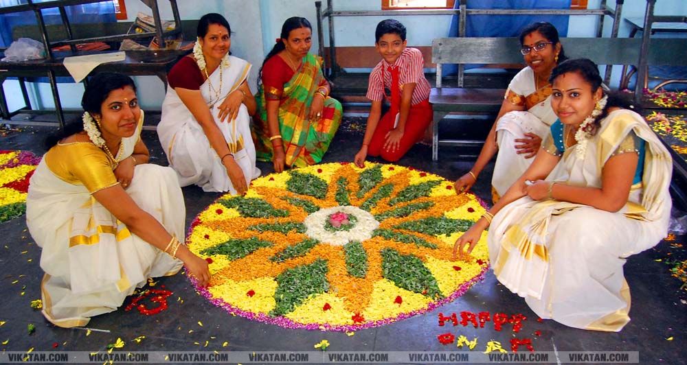 கன்னியாகுமரி மாவட்டம் நாகர்கோவில் குமரி மெட்ரிக் மேல்நிலைப்பள்ளியில் அத்தப்பூ கோலமிட்டு ஓணம் பண்டிகை கொண்டாட்டம்... படங்கள் - ரா.ராம்குமார் கன்னியாகுமரி மாவட்டம் நாகர்கோவில் குமரி மெட்ரிக் மேல்நிலைப்பள்ளியில் அத்தப்பூ கோலமிட்டு ஓணம் பண்டிகை கொண்டாட்டம்... படங்கள் - ரா.ராம்குமார்