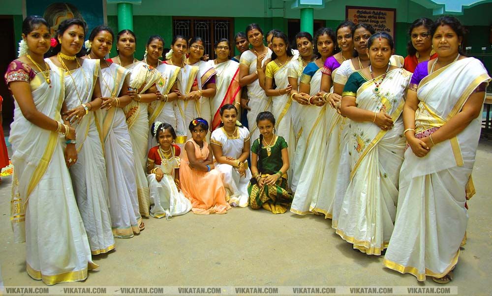 கன்னியாகுமரி மாவட்டம் நாகர்கோவில் குமரி மெட்ரிக் மேல்நிலைப்பள்ளியில் அத்தப்பூ கோலமிட்டு ஓணம் பண்டிகை கொண்டாட்டம்... படங்கள் - ரா.ராம்குமார் கன்னியாகுமரி மாவட்டம் நாகர்கோவில் குமரி மெட்ரிக் மேல்நிலைப்பள்ளியில் அத்தப்பூ கோலமிட்டு ஓணம் பண்டிகை கொண்டாட்டம்... படங்கள் - ரா.ராம்குமார்