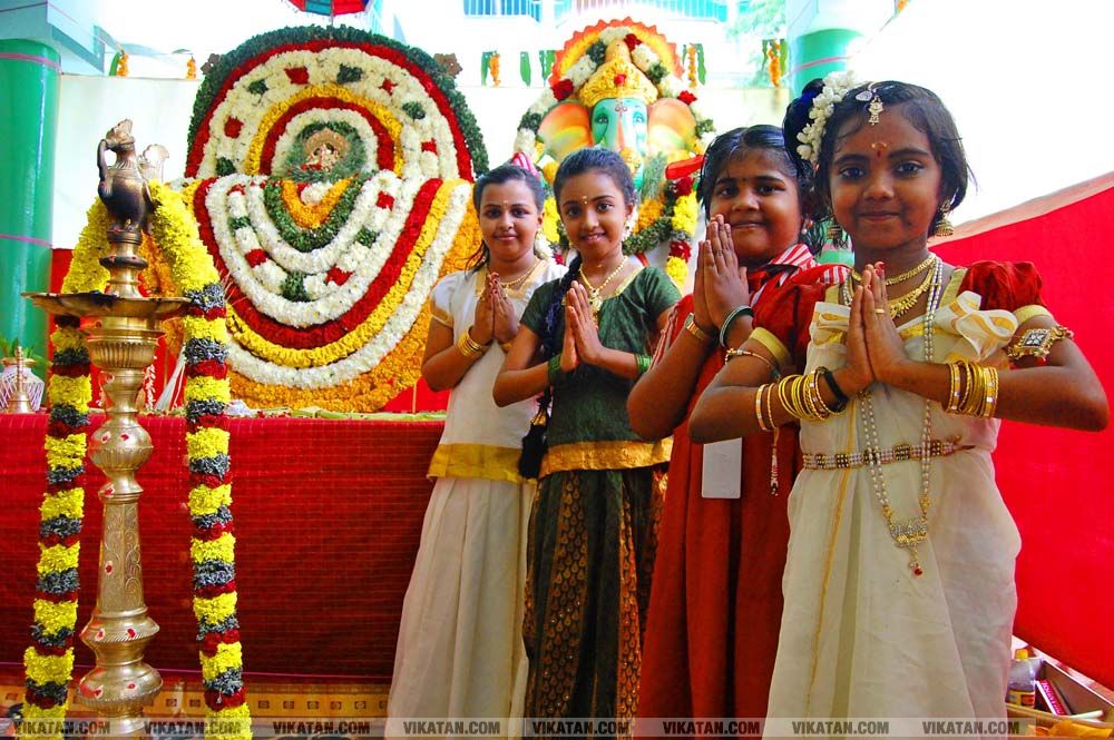 கன்னியாகுமரி மாவட்டம் நாகர்கோவில் குமரி மெட்ரிக் மேல்நிலைப்பள்ளியில் அத்தப்பூ கோலமிட்டு ஓணம் பண்டிகை கொண்டாட்டம்... படங்கள் - ரா.ராம்குமார் கன்னியாகுமரி மாவட்டம் நாகர்கோவில் குமரி மெட்ரிக் மேல்நிலைப்பள்ளியில் அத்தப்பூ கோலமிட்டு ஓணம் பண்டிகை கொண்டாட்டம்... படங்கள் - ரா.ராம்குமார்