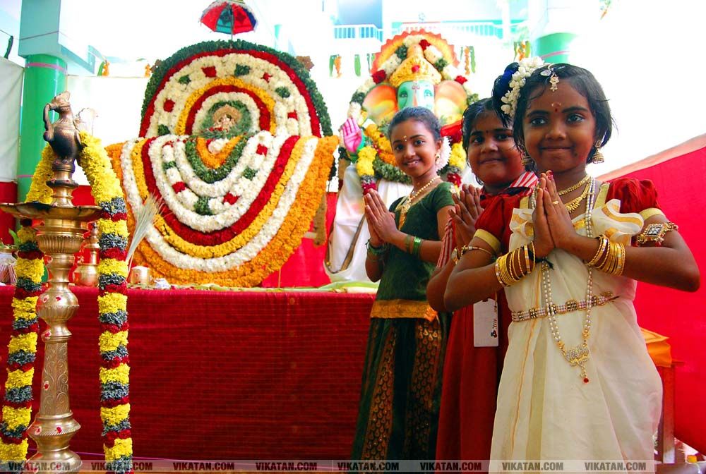 கன்னியாகுமரி மாவட்டம் நாகர்கோவில் குமரி மெட்ரிக் மேல்நிலைப்பள்ளியில் அத்தப்பூ கோலமிட்டு ஓணம் பண்டிகை கொண்டாட்டம்... படங்கள் - ரா.ராம்குமார் கன்னியாகுமரி மாவட்டம் நாகர்கோவில் குமரி மெட்ரிக் மேல்நிலைப்பள்ளியில் அத்தப்பூ கோலமிட்டு ஓணம் பண்டிகை கொண்டாட்டம்... படங்கள் - ரா.ராம்குமார்