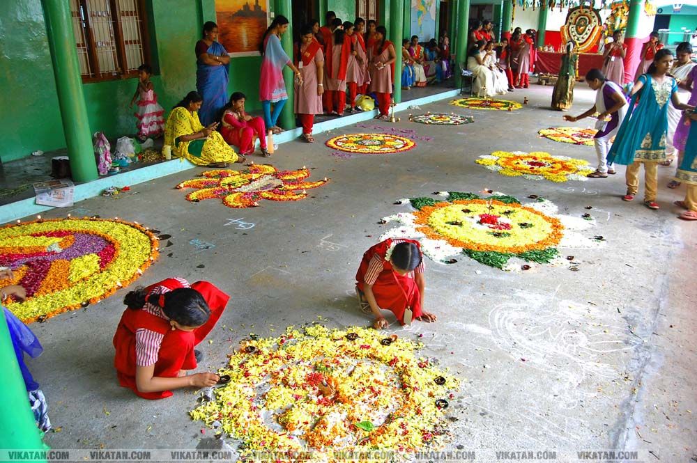 கன்னியாகுமரி மாவட்டம் நாகர்கோவில் குமரி மெட்ரிக் மேல்நிலைப்பள்ளியில் அத்தப்பூ கோலமிட்டு ஓணம் பண்டிகை கொண்டாட்டம்... படங்கள் - ரா.ராம்குமார் கன்னியாகுமரி மாவட்டம் நாகர்கோவில் குமரி மெட்ரிக் மேல்நிலைப்பள்ளியில் அத்தப்பூ கோலமிட்டு ஓணம் பண்டிகை கொண்டாட்டம்... படங்கள் - ரா.ராம்குமார்