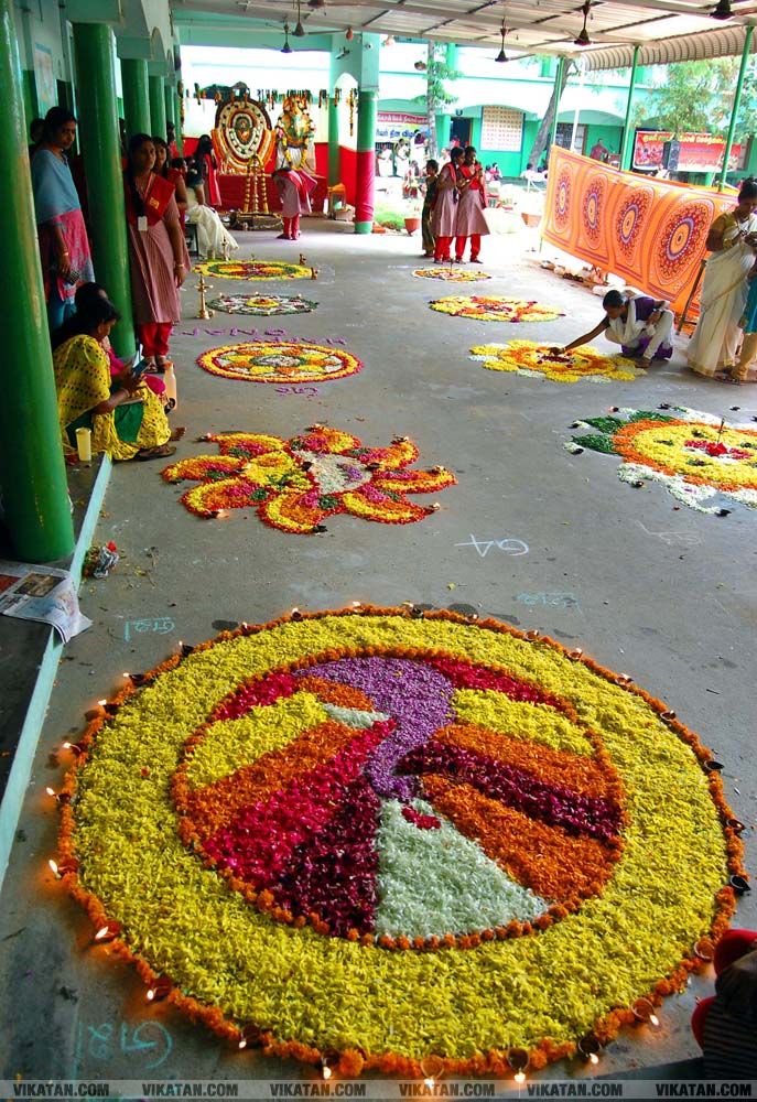 கன்னியாகுமரி மாவட்டம் நாகர்கோவில் குமரி மெட்ரிக் மேல்நிலைப்பள்ளியில் அத்தப்பூ கோலமிட்டு ஓணம் பண்டிகை கொண்டாட்டம்... படங்கள் - ரா.ராம்குமார் கன்னியாகுமரி மாவட்டம் நாகர்கோவில் குமரி மெட்ரிக் மேல்நிலைப்பள்ளியில் அத்தப்பூ கோலமிட்டு ஓணம் பண்டிகை கொண்டாட்டம்... படங்கள் - ரா.ராம்குமார்