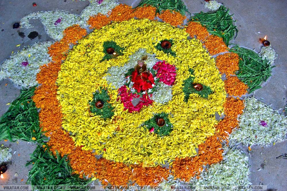கன்னியாகுமரி மாவட்டம் நாகர்கோவில் குமரி மெட்ரிக் மேல்நிலைப்பள்ளியில் அத்தப்பூ கோலமிட்டு ஓணம் பண்டிகை கொண்டாட்டம்... படங்கள் - ரா.ராம்குமார் கன்னியாகுமரி மாவட்டம் நாகர்கோவில் குமரி மெட்ரிக் மேல்நிலைப்பள்ளியில் அத்தப்பூ கோலமிட்டு ஓணம் பண்டிகை கொண்டாட்டம்... படங்கள் - ரா.ராம்குமார்