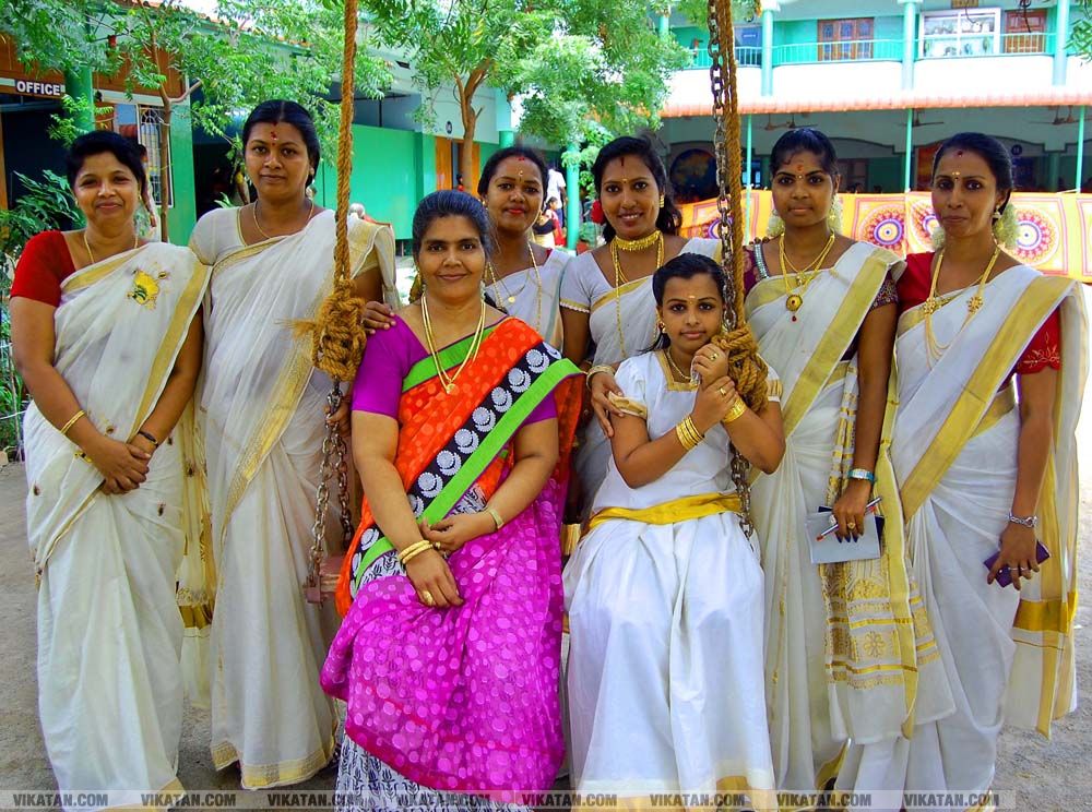 கன்னியாகுமரி மாவட்டம் நாகர்கோவில் குமரி மெட்ரிக் மேல்நிலைப்பள்ளியில் அத்தப்பூ கோலமிட்டு ஓணம் பண்டிகை கொண்டாட்டம்... படங்கள் - ரா.ராம்குமார் கன்னியாகுமரி மாவட்டம் நாகர்கோவில் குமரி மெட்ரிக் மேல்நிலைப்பள்ளியில் அத்தப்பூ கோலமிட்டு ஓணம் பண்டிகை கொண்டாட்டம்... படங்கள் - ரா.ராம்குமார்