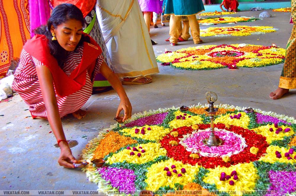 கன்னியாகுமரி மாவட்டம் நாகர்கோவில் குமரி மெட்ரிக் மேல்நிலைப்பள்ளியில் அத்தப்பூ கோலமிட்டு ஓணம் பண்டிகை கொண்டாட்டம்... படங்கள் - ரா.ராம்குமார் கன்னியாகுமரி மாவட்டம் நாகர்கோவில் குமரி மெட்ரிக் மேல்நிலைப்பள்ளியில் அத்தப்பூ கோலமிட்டு ஓணம் பண்டிகை கொண்டாட்டம்... படங்கள் - ரா.ராம்குமார்