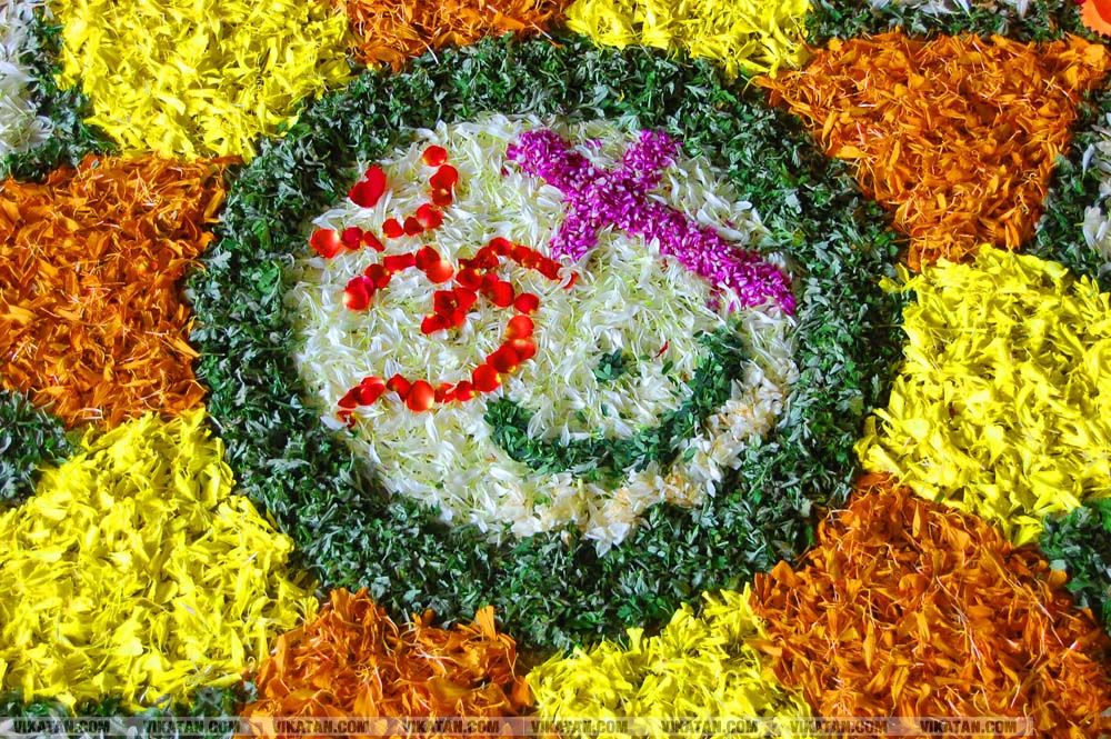 கன்னியாகுமரி மாவட்டம் நாகர்கோவில் குமரி மெட்ரிக் மேல்நிலைப்பள்ளியில் அத்தப்பூ கோலமிட்டு ஓணம் பண்டிகை கொண்டாட்டம்... படங்கள் - ரா.ராம்குமார் கன்னியாகுமரி மாவட்டம் நாகர்கோவில் குமரி மெட்ரிக் மேல்நிலைப்பள்ளியில் அத்தப்பூ கோலமிட்டு ஓணம் பண்டிகை கொண்டாட்டம்... படங்கள் - ரா.ராம்குமார்