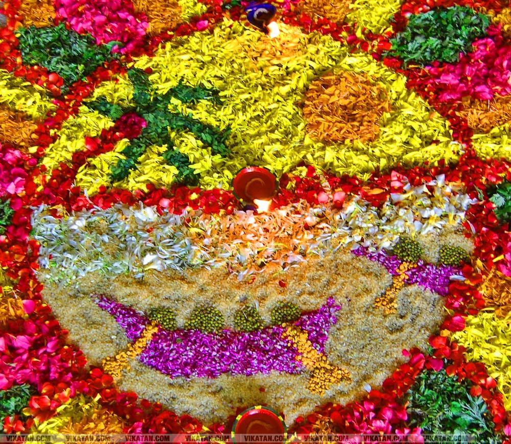 கன்னியாகுமரி மாவட்டம் நாகர்கோவில் குமரி மெட்ரிக் மேல்நிலைப்பள்ளியில் அத்தப்பூ கோலமிட்டு ஓணம் பண்டிகை கொண்டாட்டம்... படங்கள் - ரா.ராம்குமார் கன்னியாகுமரி மாவட்டம் நாகர்கோவில் குமரி மெட்ரிக் மேல்நிலைப்பள்ளியில் அத்தப்பூ கோலமிட்டு ஓணம் பண்டிகை கொண்டாட்டம்... படங்கள் - ரா.ராம்குமார்