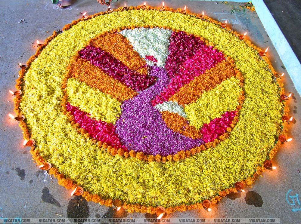 கன்னியாகுமரி மாவட்டம் நாகர்கோவில் குமரி மெட்ரிக் மேல்நிலைப்பள்ளியில் அத்தப்பூ கோலமிட்டு ஓணம் பண்டிகை கொண்டாட்டம்... படங்கள் - ரா.ராம்குமார் கன்னியாகுமரி மாவட்டம் நாகர்கோவில் குமரி மெட்ரிக் மேல்நிலைப்பள்ளியில் அத்தப்பூ கோலமிட்டு ஓணம் பண்டிகை கொண்டாட்டம்... படங்கள் - ரா.ராம்குமார்