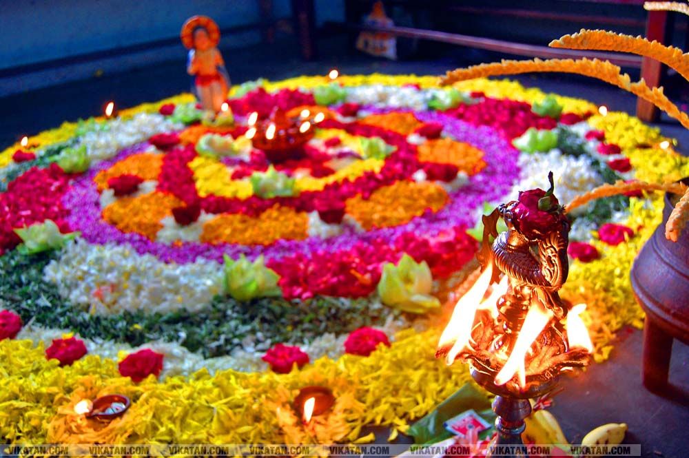 கன்னியாகுமரி மாவட்டம் நாகர்கோவில் குமரி மெட்ரிக் மேல்நிலைப்பள்ளியில் அத்தப்பூ கோலமிட்டு ஓணம் பண்டிகை கொண்டாட்டம்... படங்கள் - ரா.ராம்குமார் கன்னியாகுமரி மாவட்டம் நாகர்கோவில் குமரி மெட்ரிக் மேல்நிலைப்பள்ளியில் அத்தப்பூ கோலமிட்டு ஓணம் பண்டிகை கொண்டாட்டம்... படங்கள் - ரா.ராம்குமார்
