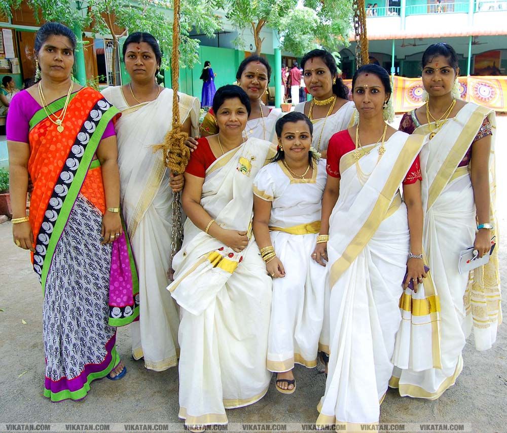கன்னியாகுமரி மாவட்டம் நாகர்கோவில் குமரி மெட்ரிக் மேல்நிலைப்பள்ளியில் அத்தப்பூ கோலமிட்டு ஓணம் பண்டிகை கொண்டாட்டம்... படங்கள் - ரா.ராம்குமார் கன்னியாகுமரி மாவட்டம் நாகர்கோவில் குமரி மெட்ரிக் மேல்நிலைப்பள்ளியில் அத்தப்பூ கோலமிட்டு ஓணம் பண்டிகை கொண்டாட்டம்... படங்கள் - ரா.ராம்குமார்