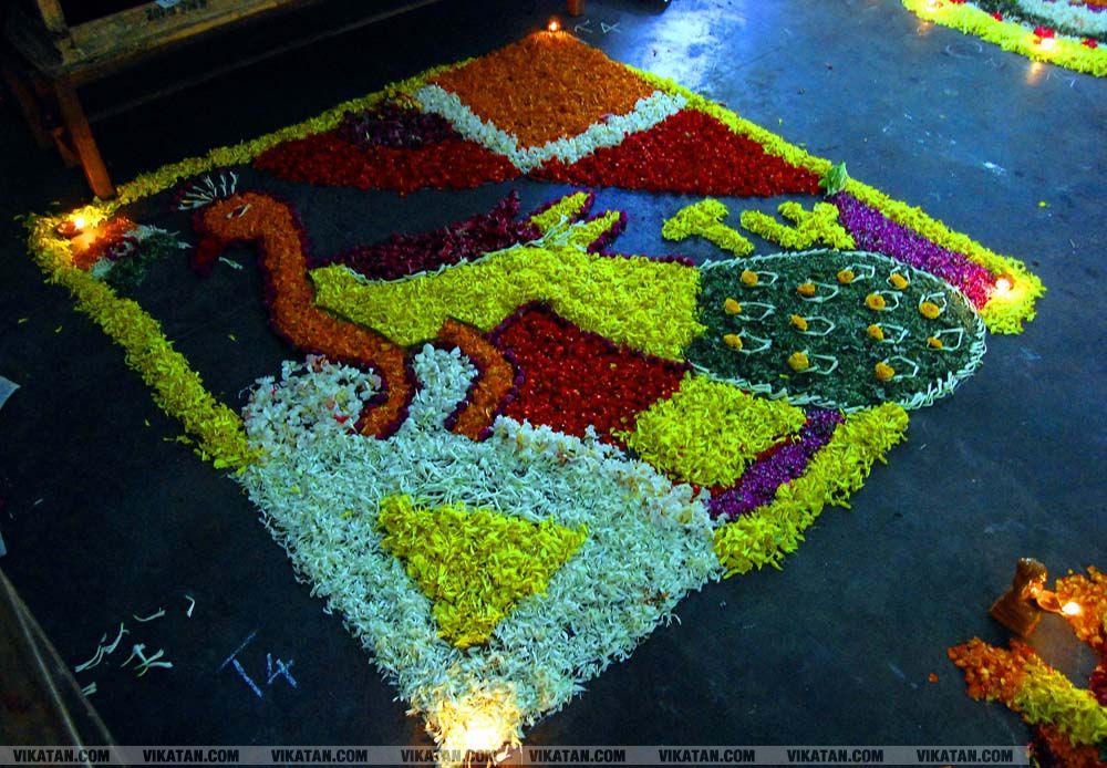 கன்னியாகுமரி மாவட்டம் நாகர்கோவில் குமரி மெட்ரிக் மேல்நிலைப்பள்ளியில் அத்தப்பூ கோலமிட்டு ஓணம் பண்டிகை கொண்டாட்டம்... படங்கள் - ரா.ராம்குமார் கன்னியாகுமரி மாவட்டம் நாகர்கோவில் குமரி மெட்ரிக் மேல்நிலைப்பள்ளியில் அத்தப்பூ கோலமிட்டு ஓணம் பண்டிகை கொண்டாட்டம்... படங்கள் - ரா.ராம்குமார்