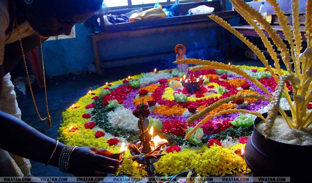 கன்னியாகுமரி மாவட்டம் நாகர்கோவில் குமரி மெட்ரிக் மேல்நிலைப்பள்ளியில் அத்தப்பூ கோலமிட்டு ஓணம் பண்டிகை கொண்டாட்டம்... படங்கள் - ரா.ராம்குமார் கன்னியாகுமரி மாவட்டம் நாகர்கோவில் குமரி மெட்ரிக் மேல்நிலைப்பள்ளியில் அத்தப்பூ கோலமிட்டு ஓணம் பண்டிகை கொண்டாட்டம்... படங்கள் - ரா.ராம்குமார்