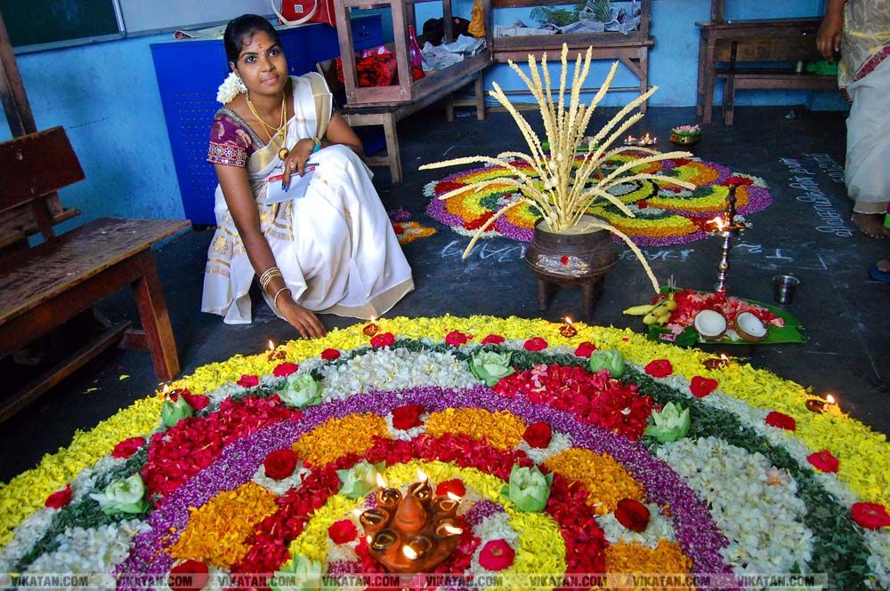 கன்னியாகுமரி மாவட்டம் நாகர்கோவில் குமரி மெட்ரிக் மேல்நிலைப்பள்ளியில் அத்தப்பூ கோலமிட்டு ஓணம் பண்டிகை கொண்டாட்டம்... படங்கள் - ரா.ராம்குமார் கன்னியாகுமரி மாவட்டம் நாகர்கோவில் குமரி மெட்ரிக் மேல்நிலைப்பள்ளியில் அத்தப்பூ கோலமிட்டு ஓணம் பண்டிகை கொண்டாட்டம்... படங்கள் - ரா.ராம்குமார்