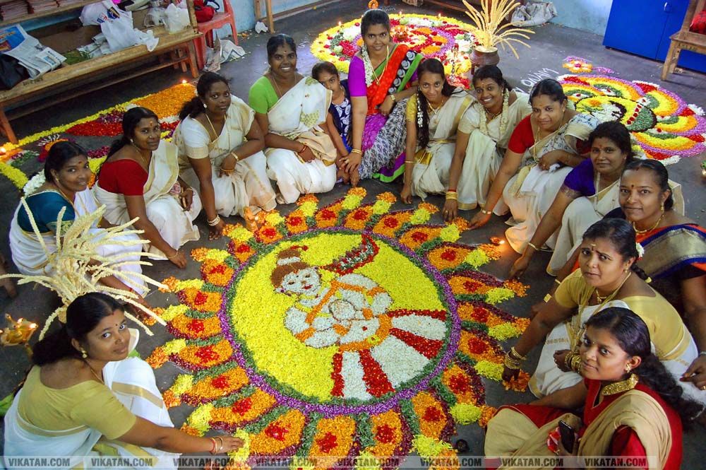 கன்னியாகுமரி மாவட்டம் நாகர்கோவில் குமரி மெட்ரிக் மேல்நிலைப்பள்ளியில் அத்தப்பூ கோலமிட்டு ஓணம் பண்டிகை கொண்டாட்டம்... படங்கள் - ரா.ராம்குமார் கன்னியாகுமரி மாவட்டம் நாகர்கோவில் குமரி மெட்ரிக் மேல்நிலைப்பள்ளியில் அத்தப்பூ கோலமிட்டு ஓணம் பண்டிகை கொண்டாட்டம்... படங்கள் - ரா.ராம்குமார்