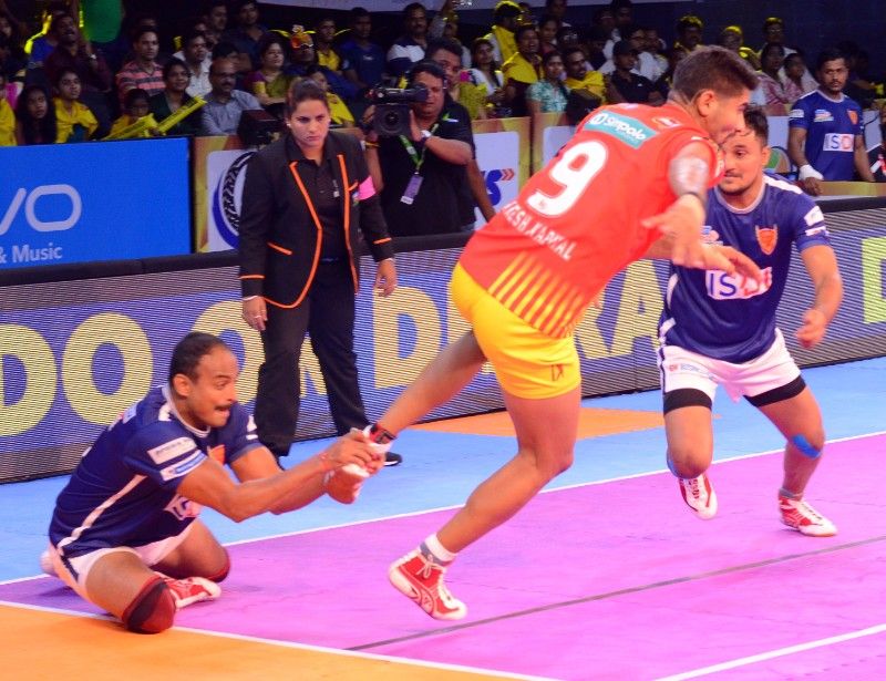 தெலுங்கு டைட்டன்ஸ் ஹாட்ரிக் தோல்வி, ராகுல் சவுதரிக்கு லைக்ஸ் அள்ளியது, 'பாயின்ட் வரட்டும்' என காத்திருந்து டெல்லி தோற்றது..! #ProKabaddi தெலுங்கு டைட்டன்ஸ் ஹாட்ரிக் தோல்வி, ராகுல் சவுதரிக்கு லைக்ஸ் அள்ளியது, 'பாயின்ட் வரட்டும்' என காத்திருந்து டெல்லி தோற்றது..! #ProKabaddi