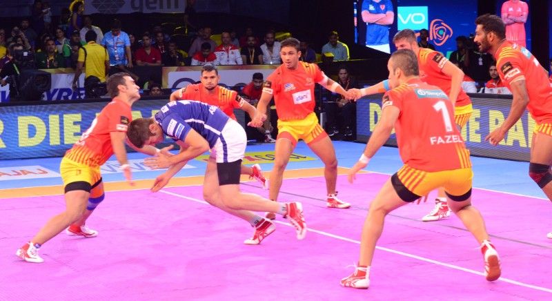 தெலுங்கு டைட்டன்ஸ் ஹாட்ரிக் தோல்வி, ராகுல் சவுதரிக்கு லைக்ஸ் அள்ளியது, 'பாயின்ட் வரட்டும்' என காத்திருந்து டெல்லி தோற்றது..! #ProKabaddi தெலுங்கு டைட்டன்ஸ் ஹாட்ரிக் தோல்வி, ராகுல் சவுதரிக்கு லைக்ஸ் அள்ளியது, 'பாயின்ட் வரட்டும்' என காத்திருந்து டெல்லி தோற்றது..! #ProKabaddi