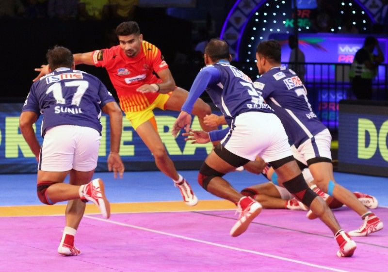 தெலுங்கு டைட்டன்ஸ் ஹாட்ரிக் தோல்வி, ராகுல் சவுதரிக்கு லைக்ஸ் அள்ளியது, 'பாயின்ட் வரட்டும்' என காத்திருந்து டெல்லி தோற்றது..! #ProKabaddi தெலுங்கு டைட்டன்ஸ் ஹாட்ரிக் தோல்வி, ராகுல் சவுதரிக்கு லைக்ஸ் அள்ளியது, 'பாயின்ட் வரட்டும்' என காத்திருந்து டெல்லி தோற்றது..! #ProKabaddi