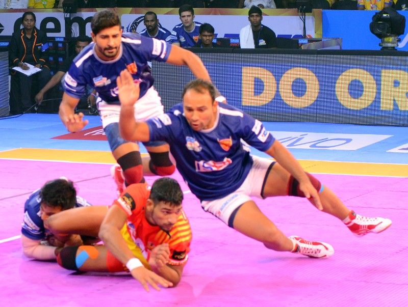 தெலுங்கு டைட்டன்ஸ் ஹாட்ரிக் தோல்வி, ராகுல் சவுதரிக்கு லைக்ஸ் அள்ளியது, 'பாயின்ட் வரட்டும்' என காத்திருந்து டெல்லி தோற்றது..! #ProKabaddi தெலுங்கு டைட்டன்ஸ் ஹாட்ரிக் தோல்வி, ராகுல் சவுதரிக்கு லைக்ஸ் அள்ளியது, 'பாயின்ட் வரட்டும்' என காத்திருந்து டெல்லி தோற்றது..! #ProKabaddi