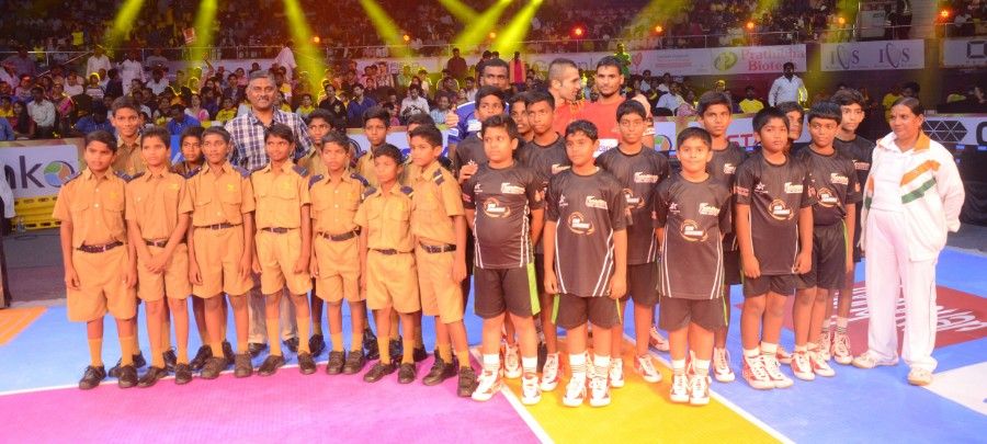 தெலுங்கு டைட்டன்ஸ் ஹாட்ரிக் தோல்வி, ராகுல் சவுதரிக்கு லைக்ஸ் அள்ளியது, 'பாயின்ட் வரட்டும்' என காத்திருந்து டெல்லி தோற்றது..! #ProKabaddi தெலுங்கு டைட்டன்ஸ் ஹாட்ரிக் தோல்வி, ராகுல் சவுதரிக்கு லைக்ஸ் அள்ளியது, 'பாயின்ட் வரட்டும்' என காத்திருந்து டெல்லி தோற்றது..! #ProKabaddi