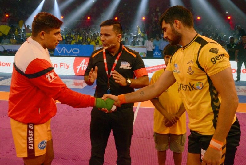 தெலுங்கு டைட்டன்ஸ் ஹாட்ரிக் தோல்வி, ராகுல் சவுதரிக்கு லைக்ஸ் அள்ளியது, 'பாயின்ட் வரட்டும்' என காத்திருந்து டெல்லி தோற்றது..! #ProKabaddi தெலுங்கு டைட்டன்ஸ் ஹாட்ரிக் தோல்வி, ராகுல் சவுதரிக்கு லைக்ஸ் அள்ளியது, 'பாயின்ட் வரட்டும்' என காத்திருந்து டெல்லி தோற்றது..! #ProKabaddi