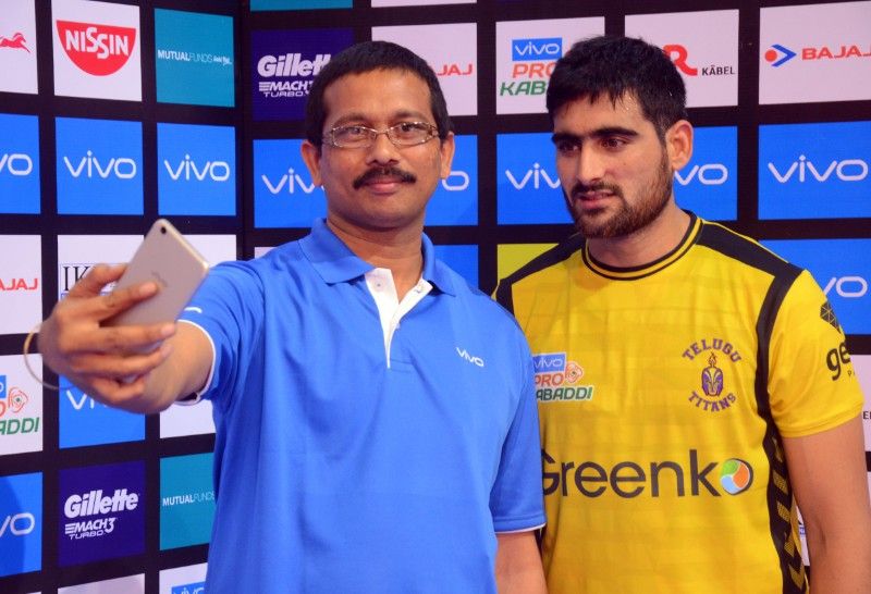 தெலுங்கு டைட்டன்ஸ் ஹாட்ரிக் தோல்வி, ராகுல் சவுதரிக்கு லைக்ஸ் அள்ளியது, 'பாயின்ட் வரட்டும்' என காத்திருந்து டெல்லி தோற்றது..! #ProKabaddi தெலுங்கு டைட்டன்ஸ் ஹாட்ரிக் தோல்வி, ராகுல் சவுதரிக்கு லைக்ஸ் அள்ளியது, 'பாயின்ட் வரட்டும்' என காத்திருந்து டெல்லி தோற்றது..! #ProKabaddi