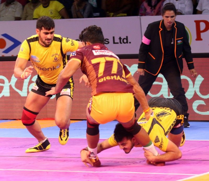 தெலுங்கு டைட்டன்ஸ் ஹாட்ரிக் தோல்வி, ராகுல் சவுதரிக்கு லைக்ஸ் அள்ளியது, 'பாயின்ட் வரட்டும்' என காத்திருந்து டெல்லி தோற்றது..! #ProKabaddi தெலுங்கு டைட்டன்ஸ் ஹாட்ரிக் தோல்வி, ராகுல் சவுதரிக்கு லைக்ஸ் அள்ளியது, 'பாயின்ட் வரட்டும்' என காத்திருந்து டெல்லி தோற்றது..! #ProKabaddi