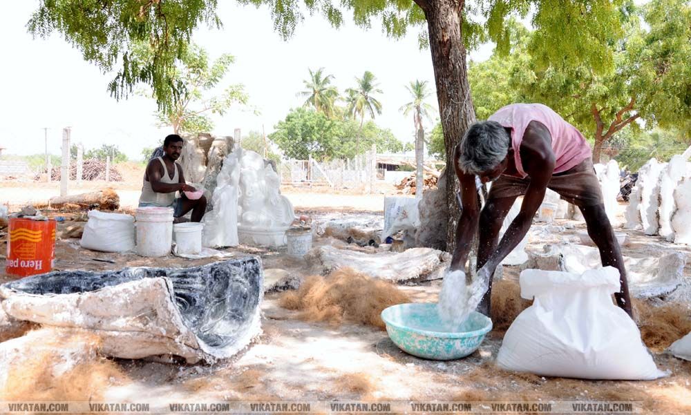 தூத்துக்குடி மாவட்டம் கொம்மடிக்கோட்டை பகுதியில் தயாராகும் விநாயகர் சிலைகள்... படங்கள் - ஏ.சிதம்பரம் தூத்துக்குடி மாவட்டம் கொம்மடிக்கோட்டை பகுதியில் தயாராகும் விநாயகர் சிலைகள்... படங்கள் - ஏ.சிதம்பரம்