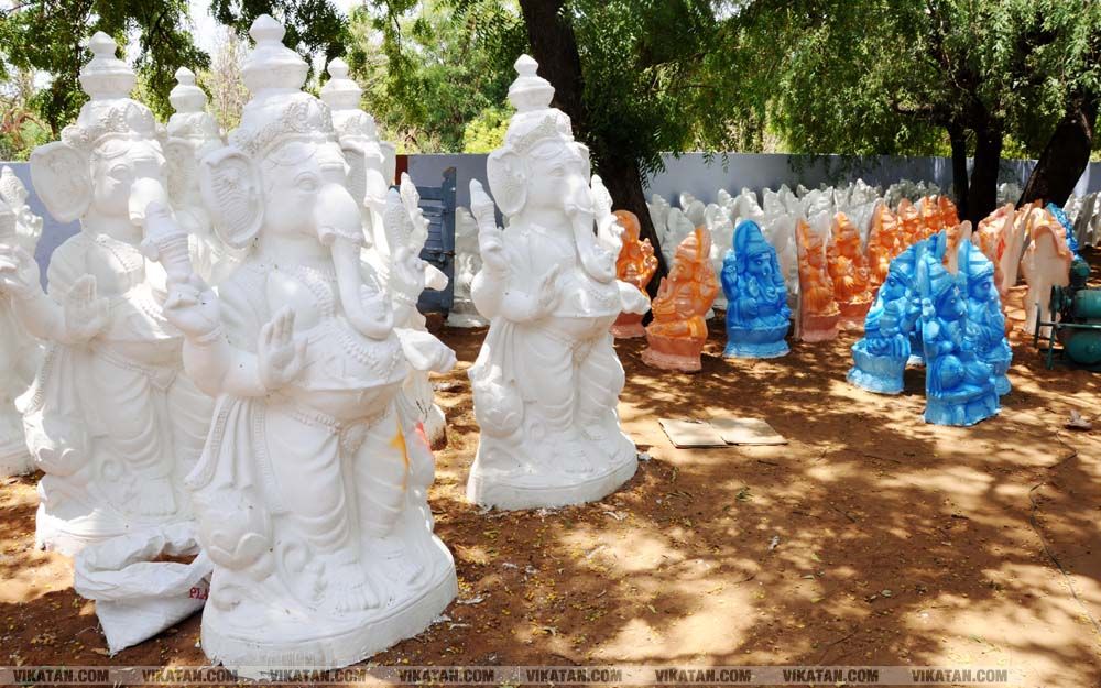 தூத்துக்குடி மாவட்டம் கொம்மடிக்கோட்டை பகுதியில் தயாராகும் விநாயகர் சிலைகள்... படங்கள் - ஏ.சிதம்பரம் தூத்துக்குடி மாவட்டம் கொம்மடிக்கோட்டை பகுதியில் தயாராகும் விநாயகர் சிலைகள்... படங்கள் - ஏ.சிதம்பரம்