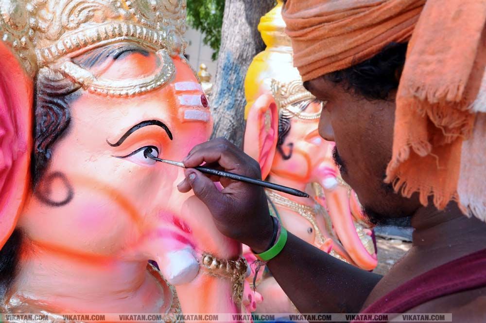 தூத்துக்குடி மாவட்டம் கொம்மடிக்கோட்டை பகுதியில் தயாராகும் விநாயகர் சிலைகள்... படங்கள் - ஏ.சிதம்பரம் தூத்துக்குடி மாவட்டம் கொம்மடிக்கோட்டை பகுதியில் தயாராகும் விநாயகர் சிலைகள்... படங்கள் - ஏ.சிதம்பரம்
