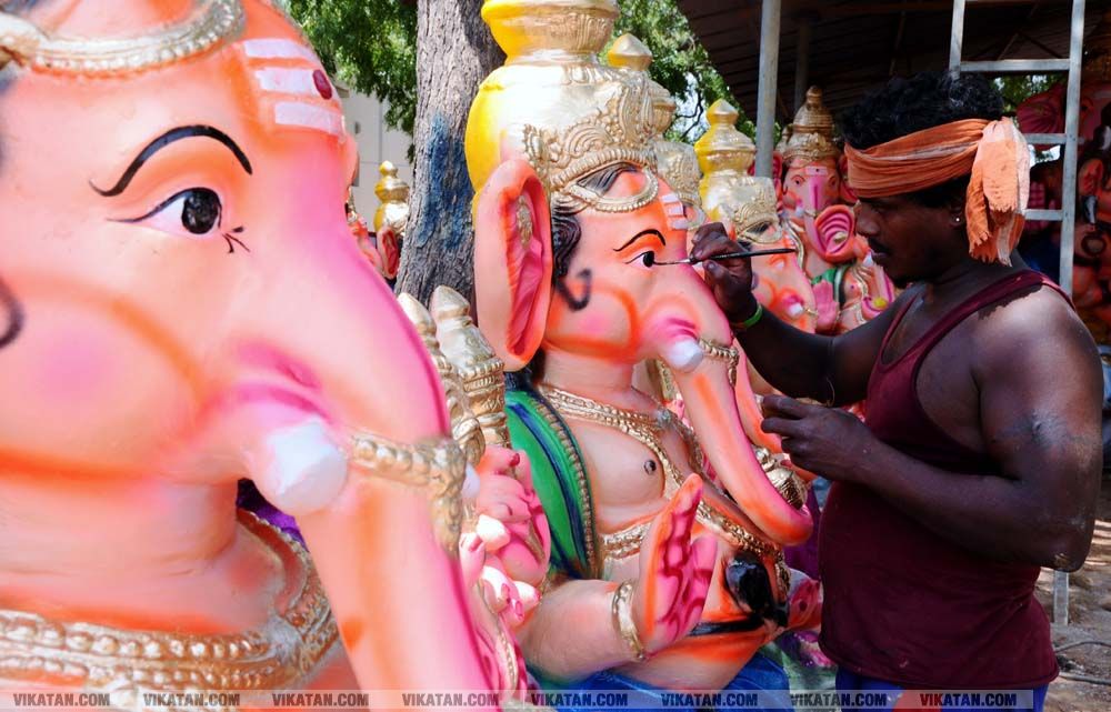 தூத்துக்குடி மாவட்டம் கொம்மடிக்கோட்டை பகுதியில் தயாராகும் விநாயகர் சிலைகள்... படங்கள் - ஏ.சிதம்பரம் தூத்துக்குடி மாவட்டம் கொம்மடிக்கோட்டை பகுதியில் தயாராகும் விநாயகர் சிலைகள்... படங்கள் - ஏ.சிதம்பரம்