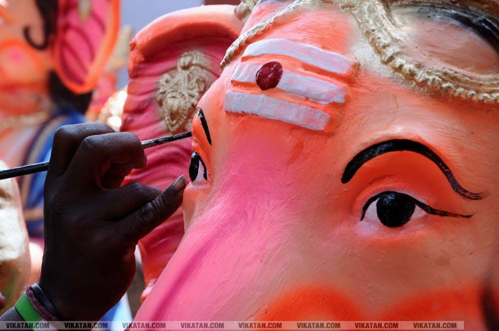 தூத்துக்குடி மாவட்டம் கொம்மடிக்கோட்டை பகுதியில் தயாராகும் விநாயகர் சிலைகள்... படங்கள் - ஏ.சிதம்பரம் தூத்துக்குடி மாவட்டம் கொம்மடிக்கோட்டை பகுதியில் தயாராகும் விநாயகர் சிலைகள்... படங்கள் - ஏ.சிதம்பரம்
