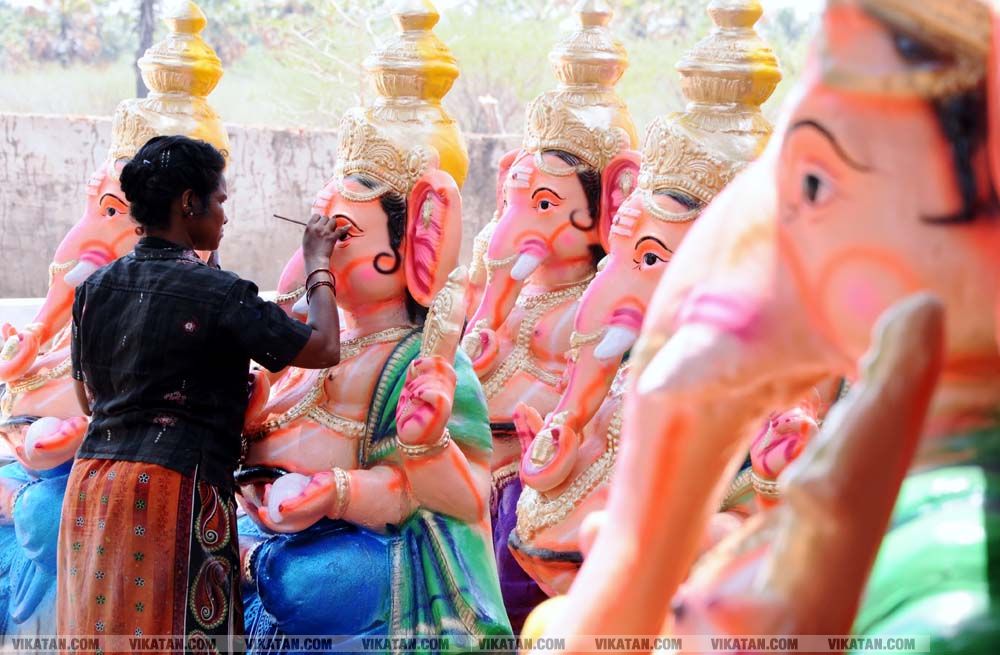 தூத்துக்குடி மாவட்டம் கொம்மடிக்கோட்டை பகுதியில் தயாராகும் விநாயகர் சிலைகள்... படங்கள் - ஏ.சிதம்பரம் தூத்துக்குடி மாவட்டம் கொம்மடிக்கோட்டை பகுதியில் தயாராகும் விநாயகர் சிலைகள்... படங்கள் - ஏ.சிதம்பரம்
