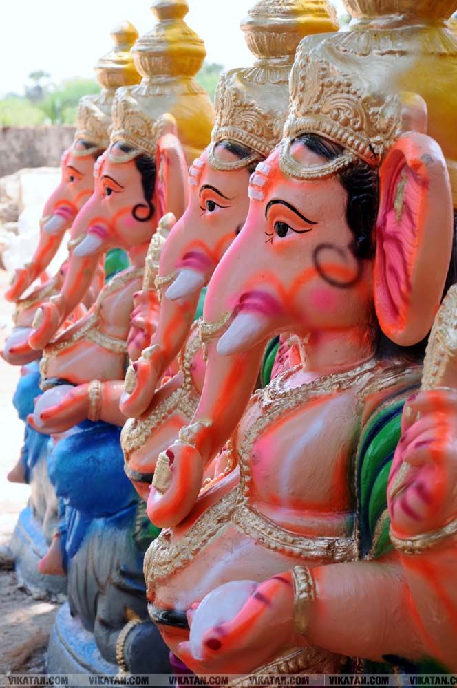தூத்துக்குடி மாவட்டம் கொம்மடிக்கோட்டை பகுதியில் தயாராகும் விநாயகர் சிலைகள்... படங்கள் - ஏ.சிதம்பரம் தூத்துக்குடி மாவட்டம் கொம்மடிக்கோட்டை பகுதியில் தயாராகும் விநாயகர் சிலைகள்... படங்கள் - ஏ.சிதம்பரம்