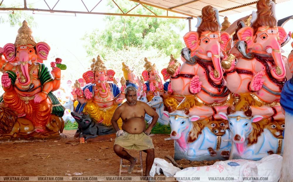 தூத்துக்குடி மாவட்டம் கொம்மடிக்கோட்டை பகுதியில் தயாராகும் விநாயகர் சிலைகள்... படங்கள் - ஏ.சிதம்பரம் தூத்துக்குடி மாவட்டம் கொம்மடிக்கோட்டை பகுதியில் தயாராகும் விநாயகர் சிலைகள்... படங்கள் - ஏ.சிதம்பரம்