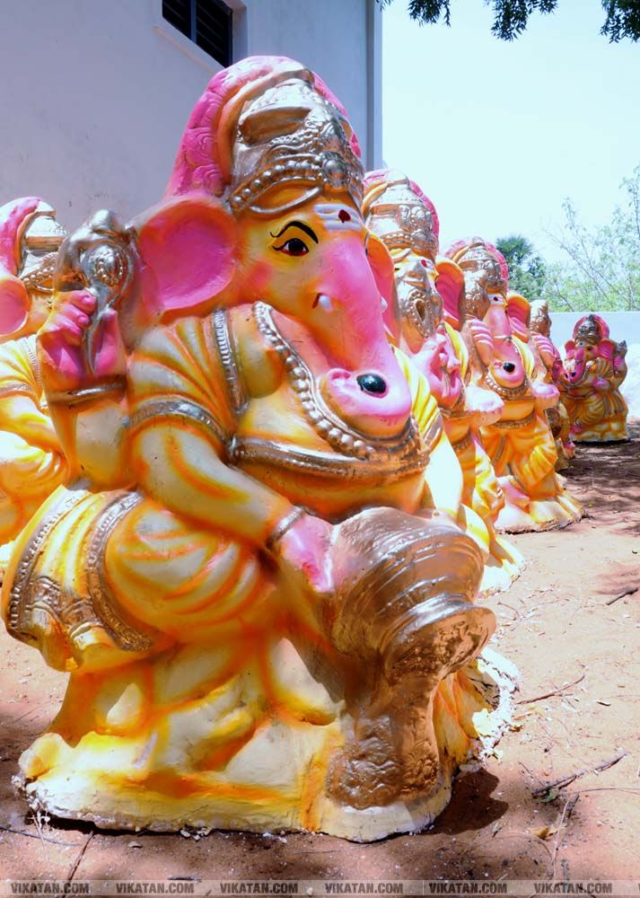 தூத்துக்குடி மாவட்டம் கொம்மடிக்கோட்டை பகுதியில் தயாராகும் விநாயகர் சிலைகள்... படங்கள் - ஏ.சிதம்பரம் தூத்துக்குடி மாவட்டம் கொம்மடிக்கோட்டை பகுதியில் தயாராகும் விநாயகர் சிலைகள்... படங்கள் - ஏ.சிதம்பரம்