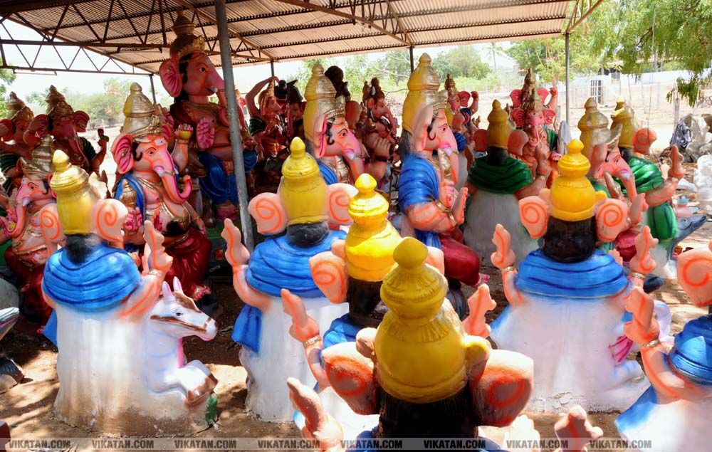 தூத்துக்குடி மாவட்டம் கொம்மடிக்கோட்டை பகுதியில் தயாராகும் விநாயகர் சிலைகள்... படங்கள் - ஏ.சிதம்பரம் தூத்துக்குடி மாவட்டம் கொம்மடிக்கோட்டை பகுதியில் தயாராகும் விநாயகர் சிலைகள்... படங்கள் - ஏ.சிதம்பரம்