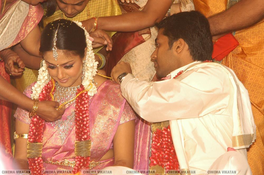 சூர்யா - ஜோதிகாவின் எவர்க்ரீன் காதல் புகைப்படங்கள்..! #HappyWeddingAnniversarySuriyaJo சூர்யா - ஜோதிகாவின் எவர்க்ரீன் காதல் புகைப்படங்கள்..! #HappyWeddingAnniversarySuriyaJo