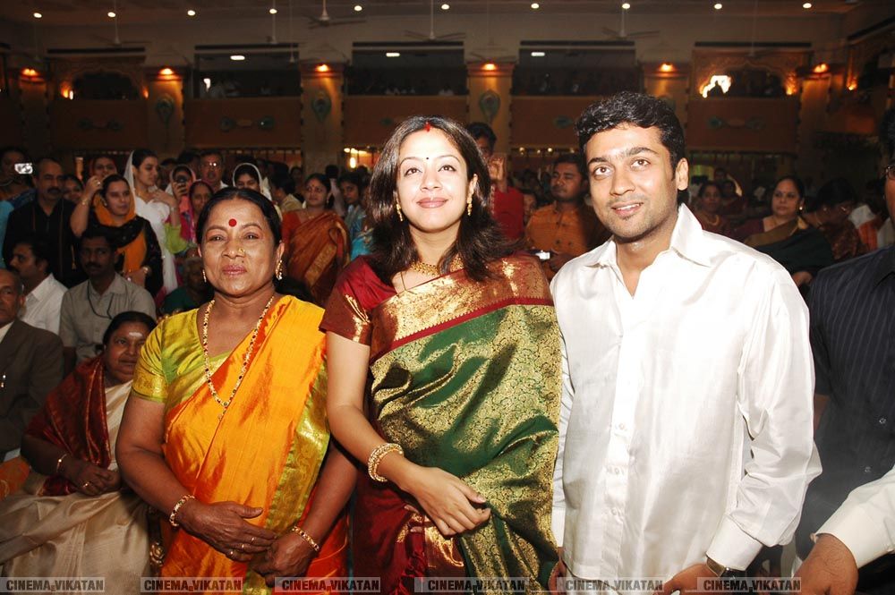 சூர்யா - ஜோதிகாவின் எவர்க்ரீன் காதல் புகைப்படங்கள்..! #HappyWeddingAnniversarySuriyaJo சூர்யா - ஜோதிகாவின் எவர்க்ரீன் காதல் புகைப்படங்கள்..! #HappyWeddingAnniversarySuriyaJo