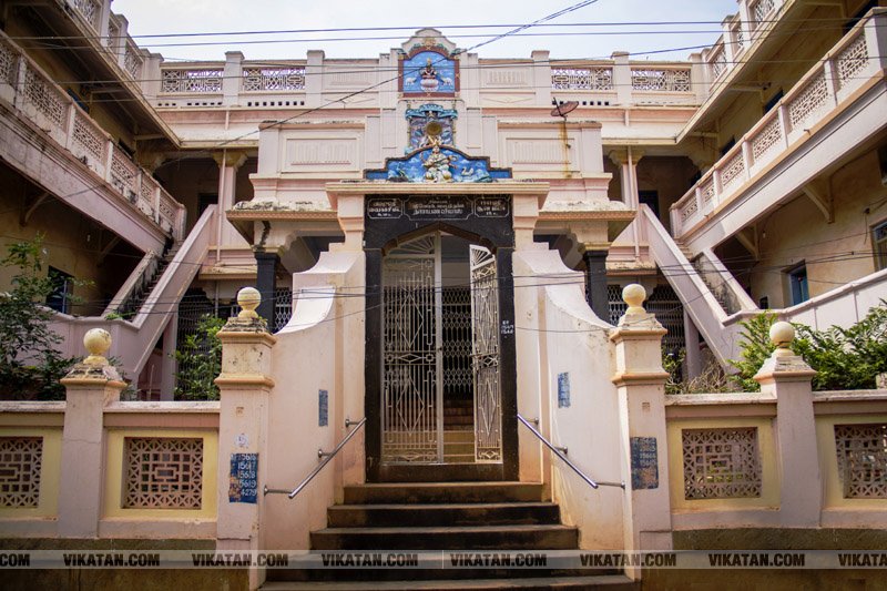 காரைக்குடியின் அடையாளம், ஆயிரம் ஜன்னல் வீடு.. சிறப்பு புகைப்படத் தொகுப்பு... க.மீனாட்சி காரைக்குடியின் அடையாளம், ஆயிரம் ஜன்னல் வீடு.. சிறப்பு புகைப்படத் தொகுப்பு... க.மீனாட்சி
