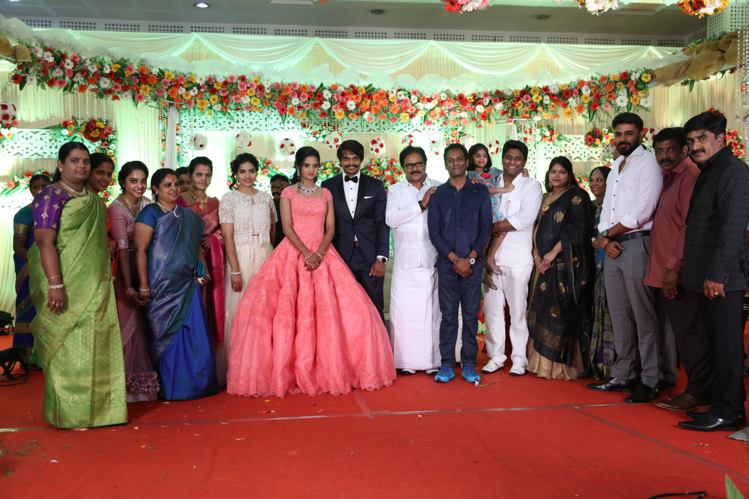 நடிகர் - தயாரிப்பாளர் இசக்கி கிஷோரின் திருமண வரவேற்பு ஆல்பம்..! நடிகர் - தயாரிப்பாளர் இசக்கி கிஷோரின் திருமண வரவேற்பு ஆல்பம்..!